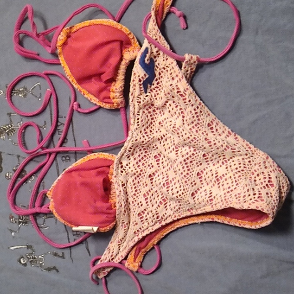 Hollister Bikini - Picture 2 of 3